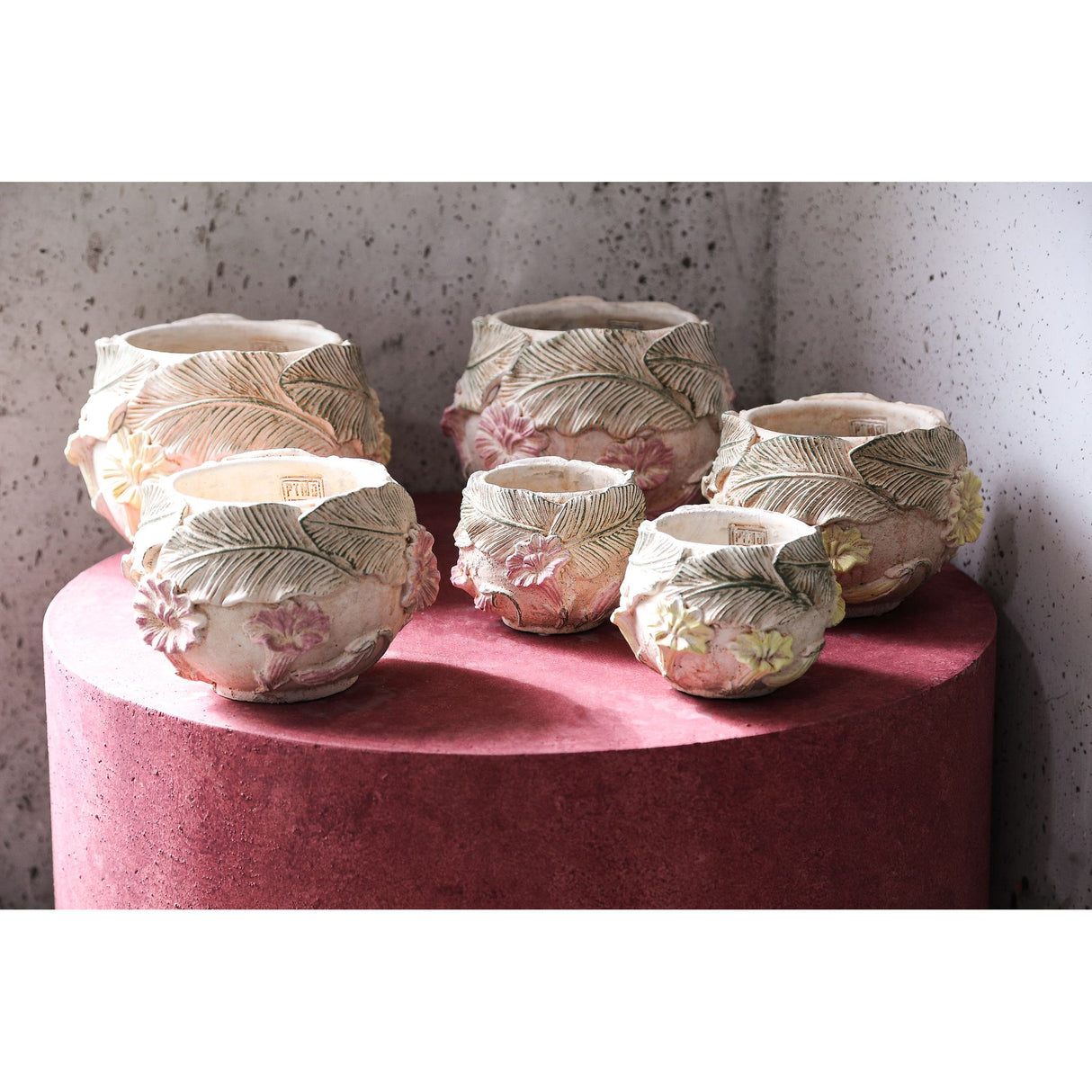 Blumentopf – Runde Form, Zement Material, Blumen Muster, Gelbe Oberfläche, L – Casy | PTMD