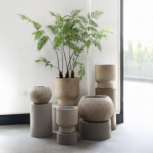 Pot – beige surface, cement material, spherical shape, set of 2 – Nihara | PTMD