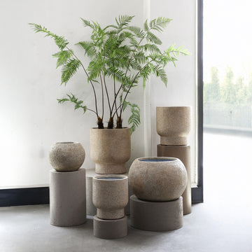 Pot – beige surface, cement material, spherical shape, set of 2 – Nihara | PTMD