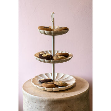 Tiered Stand - Mango wood, handmade, cream-colored, 3 tiers, round – Meril | PTMD