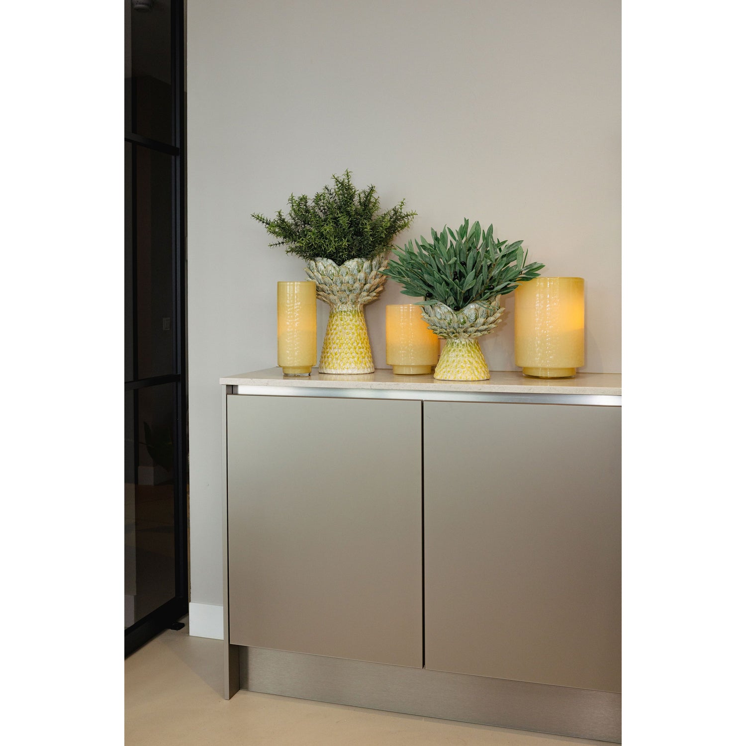 Vase – Cremefarbenes Glas, Runde Form, Gerader Fuß, M – Hervy | PTMD