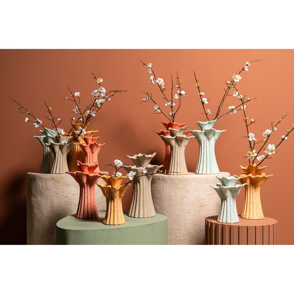 Vase – Cremefarbe, Blumenform, Dekoratives Design, Keramik, S – Ellodie | PTMD