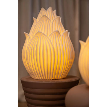 LED-Leuchte – Wiederaufladbar, Lotus-Design, Polyresin-Oberfläche - Aveda | PTMD