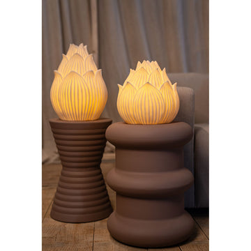 LED-Leuchte – Lotusblüten Design, Polyresin Oberfläche, Weiße Farbgebung, Hoch – Aveda | PTMD