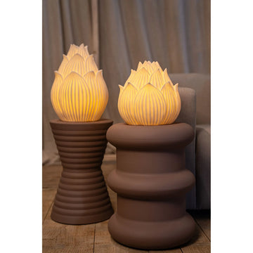 LED-Leuchte – Wiederaufladbar, Lotus-Design, Polyresin-Oberfläche - Aveda | PTMD