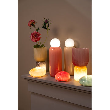 LED-Leuchte – Geripptes Design, LED Sockel, Dunkelrosa Farbe – Alayna | PTMD