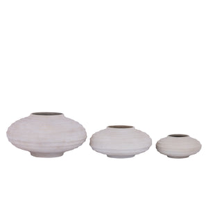 Cast aluminum plant pot in beige with ribbed design, stone-wash finish, S – Kody | PTMD