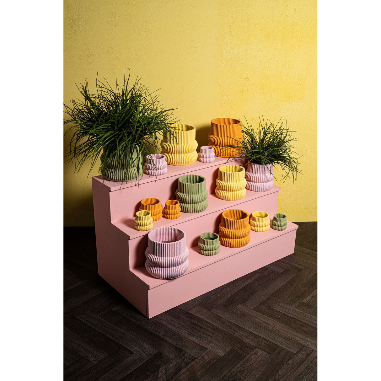 Blumentopf – Runde Form, Zement Material, Gerippte Struktur, Orange Oberfläche, XS – Lucas | PTMD