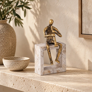 Statue – Trompeten Design, Aluminium Material, Gold, Marmor Basis – Aleria | PTMD