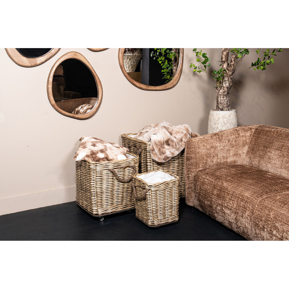 Basket – Natural Wicker, Cylindrical Shape, With Wheels – Darrett | PTMD