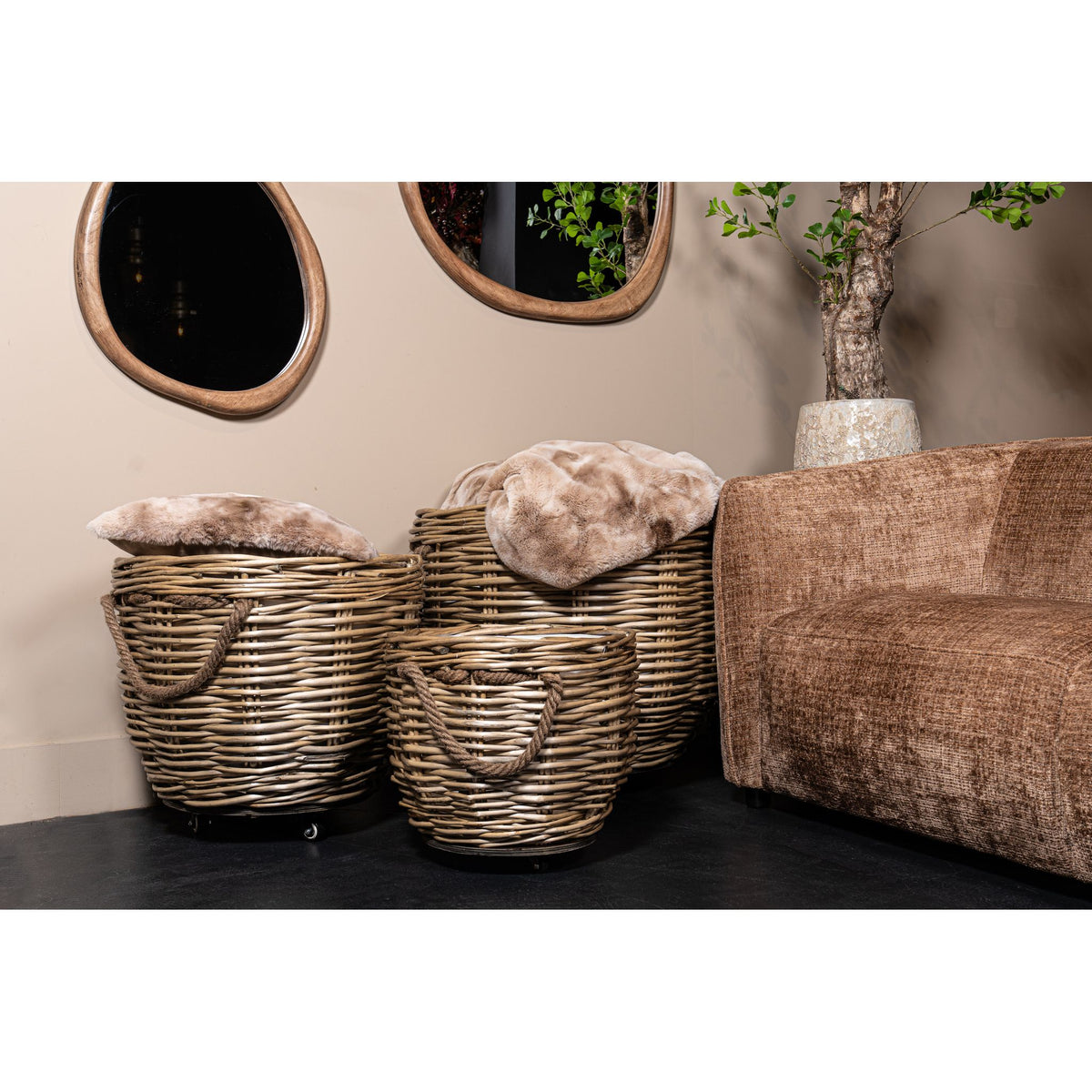 Korb – Naturfarbenes Weidenholz, Bombay Design, Runde Form, Mit Rollen – Darrett | PTMD