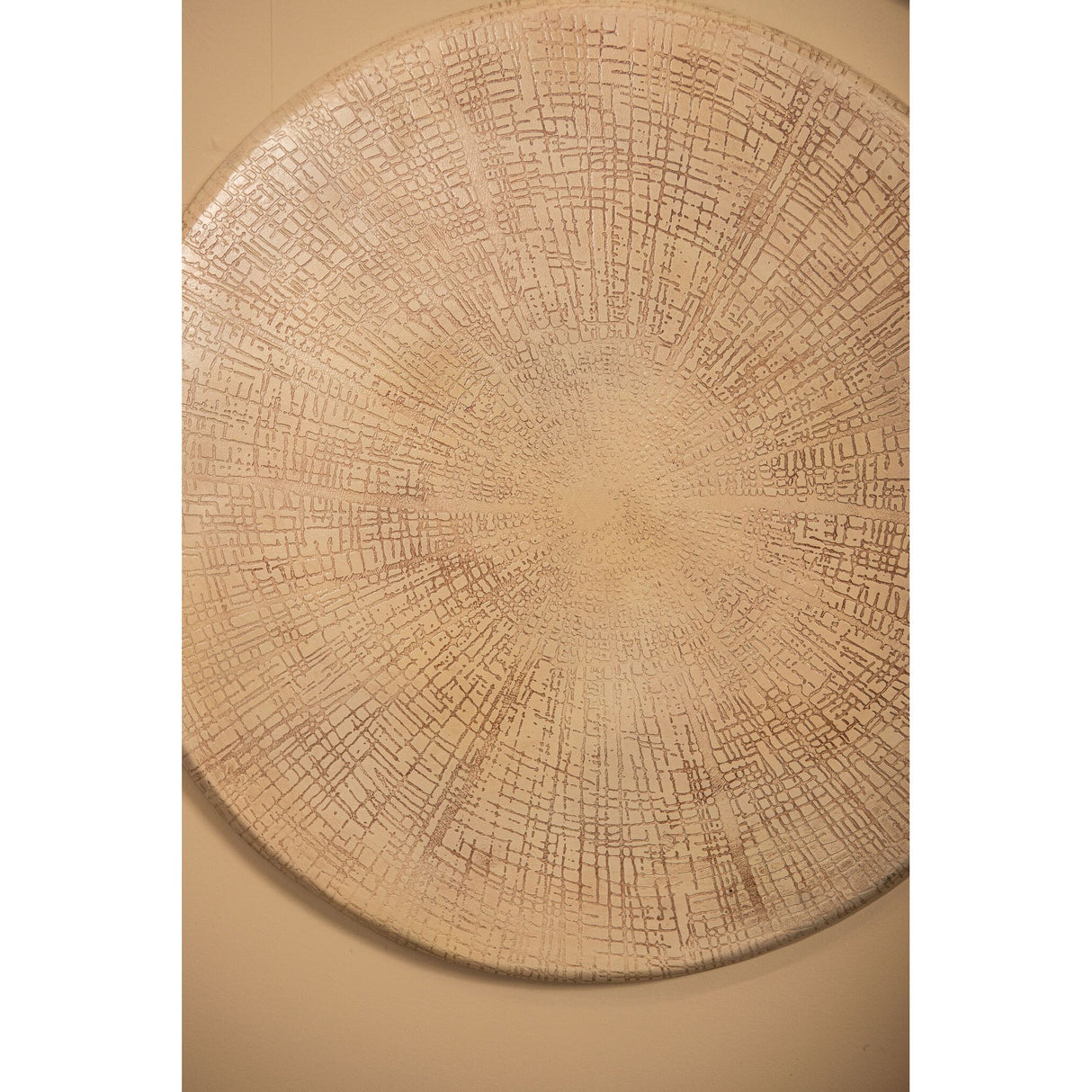 Wandpaneel aus Aluminiumblech in Beige mit Struktur-Oberfläche, runder Form, L – Raizo | PTMD
