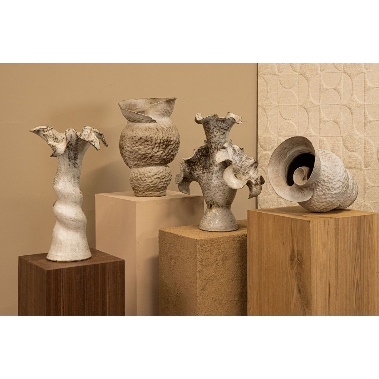 Vase – Beige Surface, Wavy Rim, Ceramic Material – Isidro | PTMD