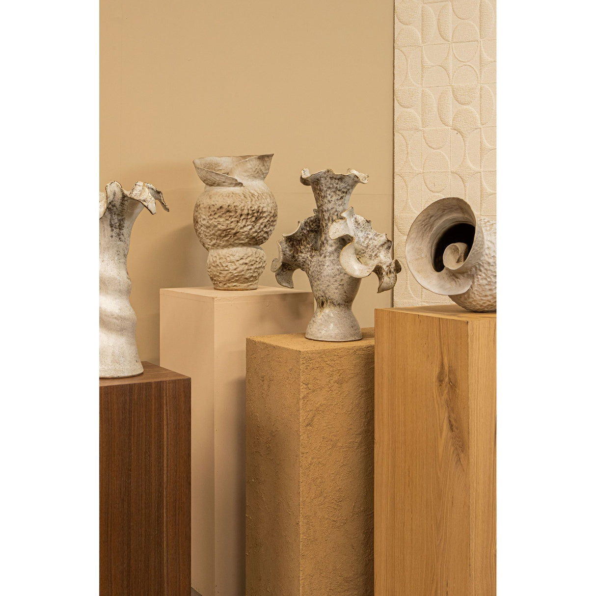 Vase – Beige Surface, Wavy Rim, Ceramic Material – Isidro | PTMD