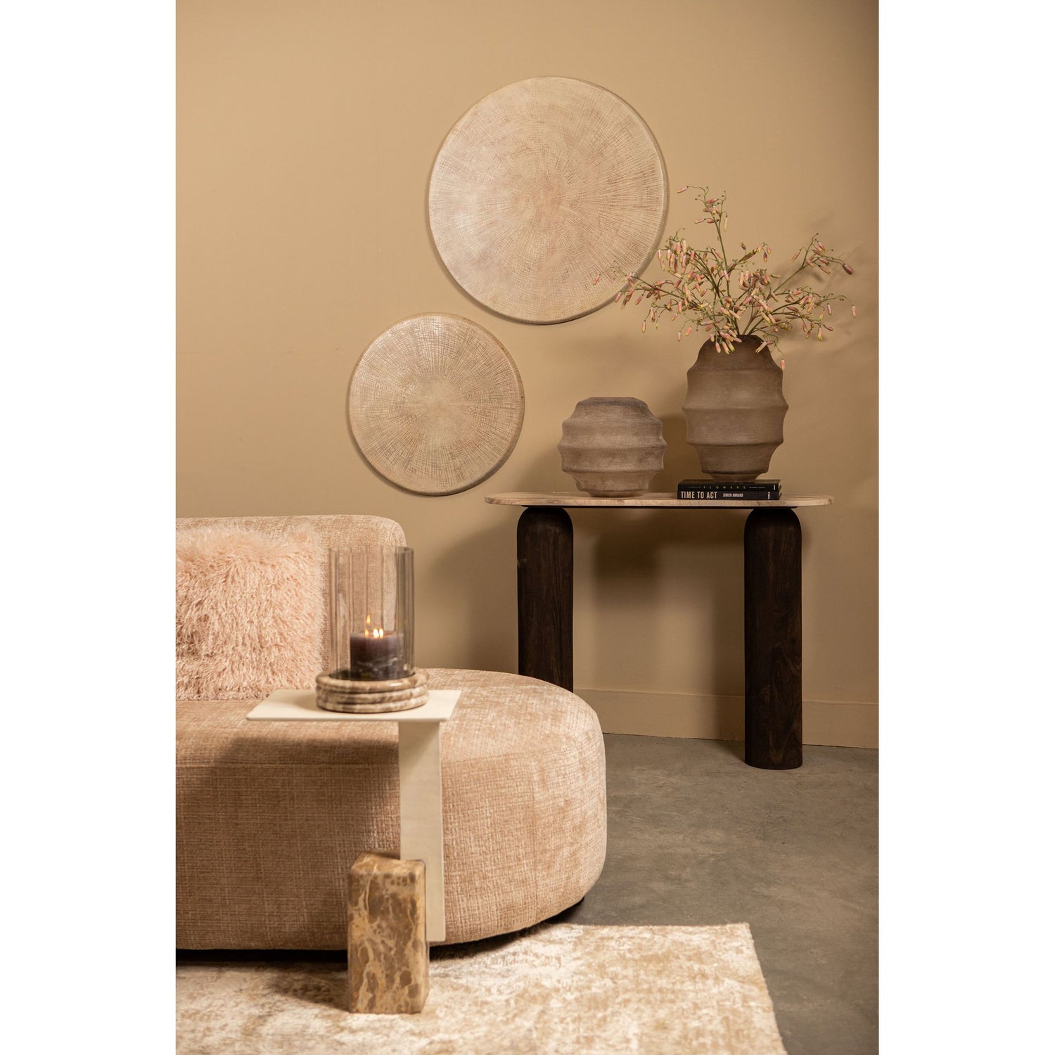 Wandpaneel aus Aluminiumblech in Beige mit Struktur-Oberfläche, runder Form, L – Raizo | PTMD