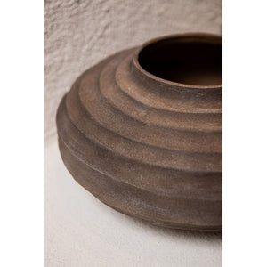 Blumentopf aus gegossenem Aluminium in Dunkelbraun mit Rippendesign, Stone-Wash-Finish, L – Kody | PTMD