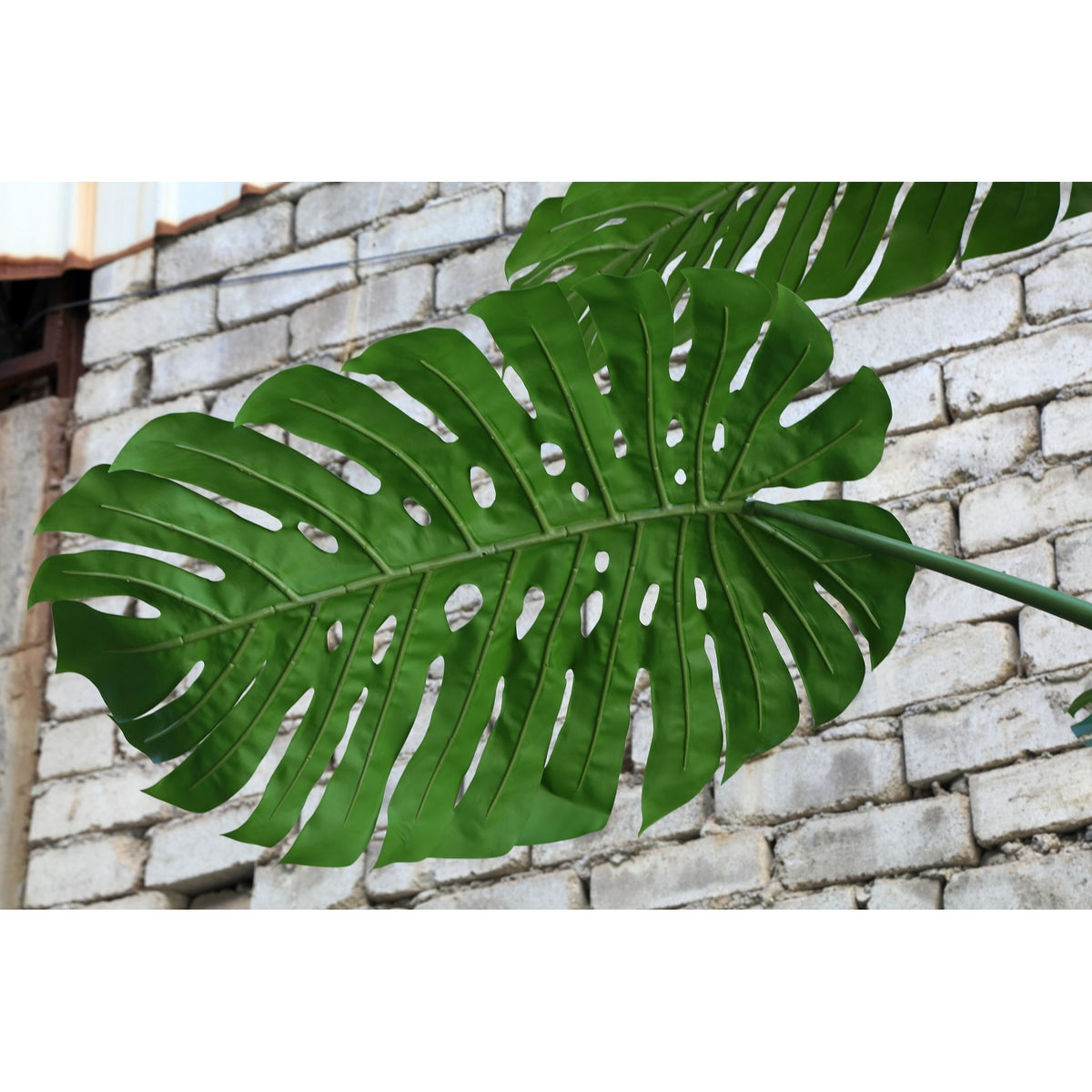 Tree green with Monstera leaf plant, tall and made of polyester, L | PTMD