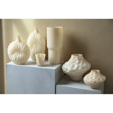 Vase – Massives Glas, Unregelmäßige Form, Creme Farbe L – Moises | PTMD