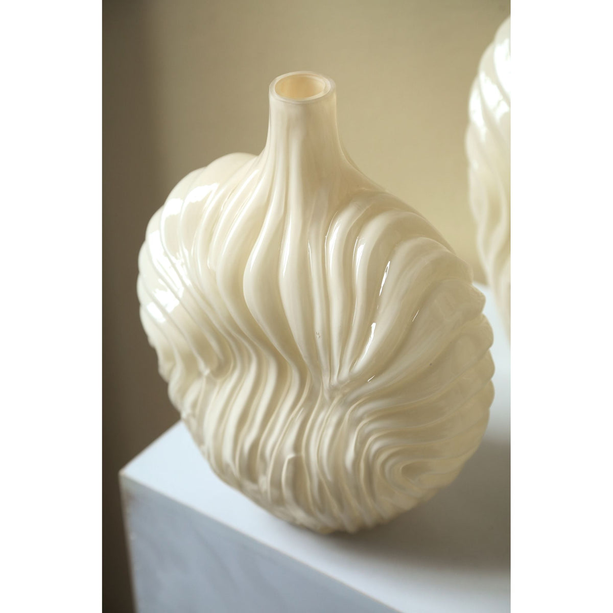 Vase – Solid Glass, Ribbed Structure, Cream Color, Large – Kelline | PTMD