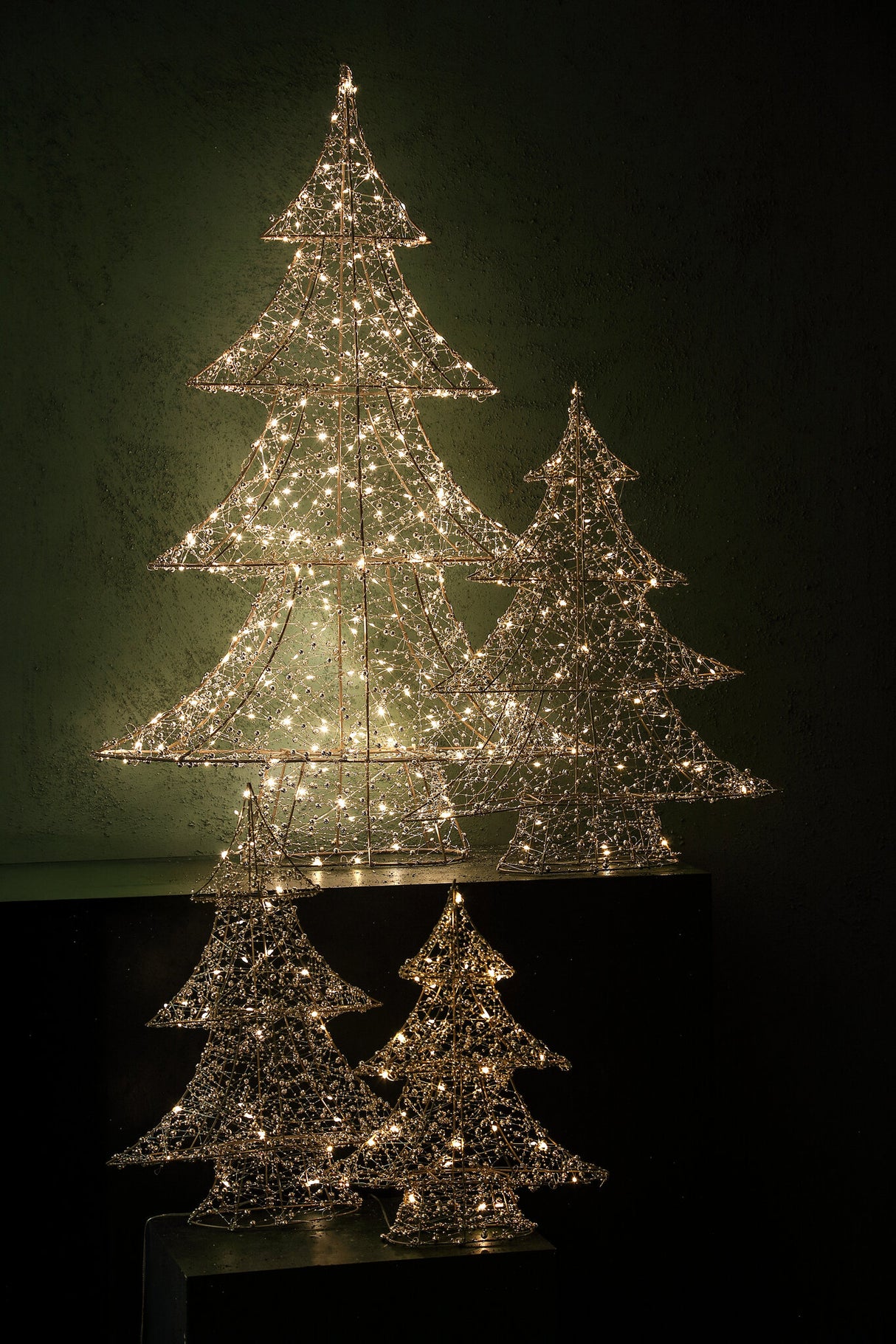 LED-Weihnachtsbaum – Goldfarben, Perlendekor, Größe L - Misk | PTMD