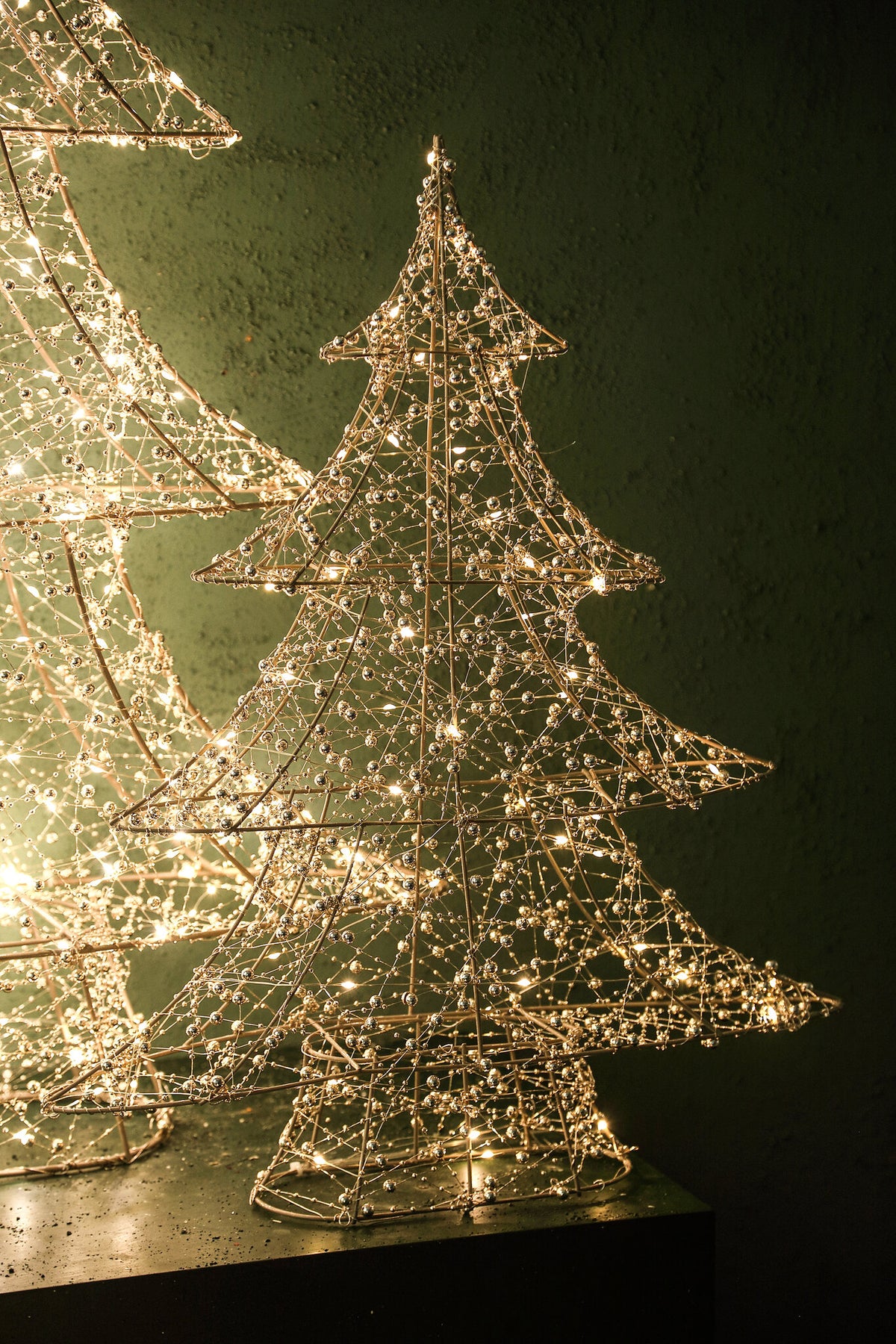 LED-Weihnachtsbaum – Goldfarben, Perlendekor, Größe M - Misk | PTMD