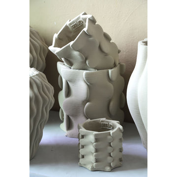 Topf– Beige Farbe, Dreidimensionales Erweiterungs Design, Zement Material, S – Norma | PTMD