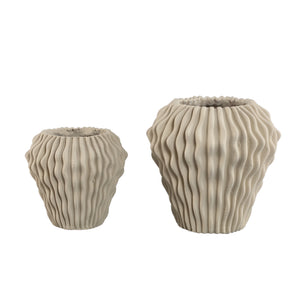 Vase – Beige Farbe, Wellen Muster Design, Zement Material, S – Barren | PTMD
