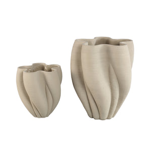 Vase – Beige Farbe, Wellen Rillen Design, Zement Material, L – Hastin | PTMD