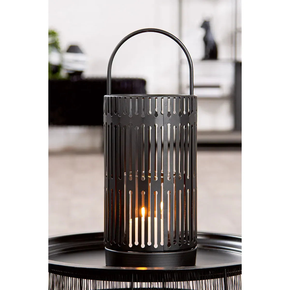 Windlicht – Filigrane Silhouette, Stimmungsvolles Lichtspiel, Schwarze Eleganz, 39 cm - Como | Gilde