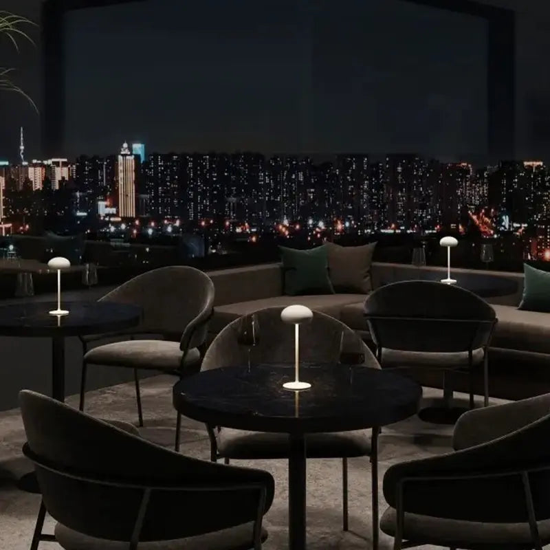 Tischleuchte Wiederaufladbar, 2200–3000K Einstellbares Licht, Touch-Dimmbar mit Memory-Funktion, IP65, 8h Akkulaufzeit – Pebble | Sompex