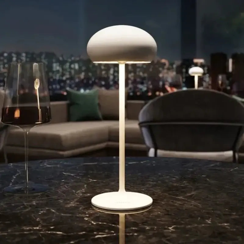 Tischleuchte Wiederaufladbar, 2200–3000K Einstellbares Licht, Touch-Dimmbar mit Memory-Funktion, IP65, 8h Akkulaufzeit – Pebble | Sompex