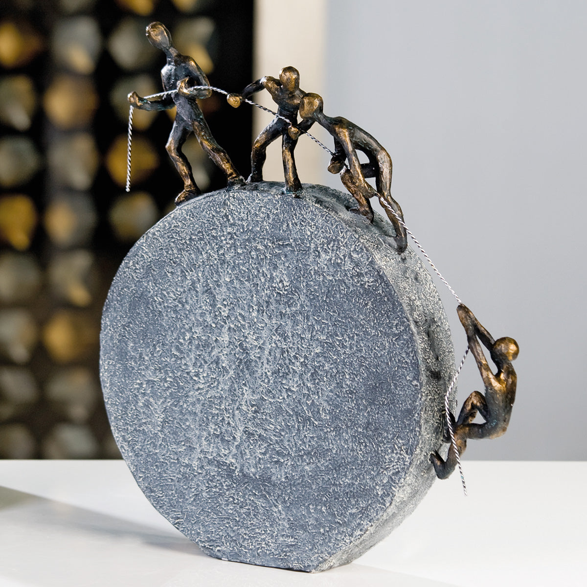 Skulptur – Seilmotiv, Bronzeoptik, Strukturierte Oberfläche - Lifting | Gilde