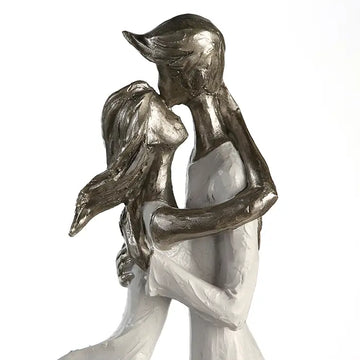Skulptur – Mattes Kunstharz, Strukturierte Oberfläche, Paarmotiv, 32 cm - Hold me | Gilde