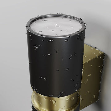 Wandleuchte mit schwarz - und messingfarbenem Aluminiumgehäuse und versiegeltem Sicherheitsglas – Bowery | Maytoni - Esszett Luxury | Stilvolles Wohnen mit Charakter