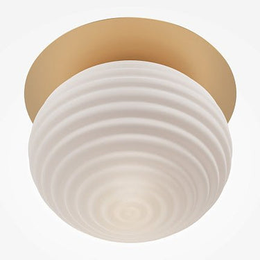 Deckenleuchte mit geriffeltem Weißglas, goldfarbenem Rahmen und elegantem Design – Reels | Maytoni - Esszett Luxury | Stilvolles Wohnen mit Charakter