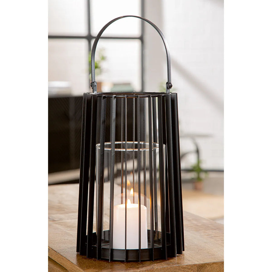 Windlicht – Schwarzes Metall, Mattes Finish, Bügelgriff Design, 40cm Höhe - Porta | Gilde