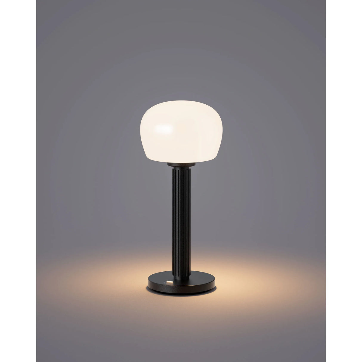 Tischleuchte – Geriffeltes Design, Kabellose Nutzung, Sanfte Beleuchtung - Vendome | ELLE Decoration