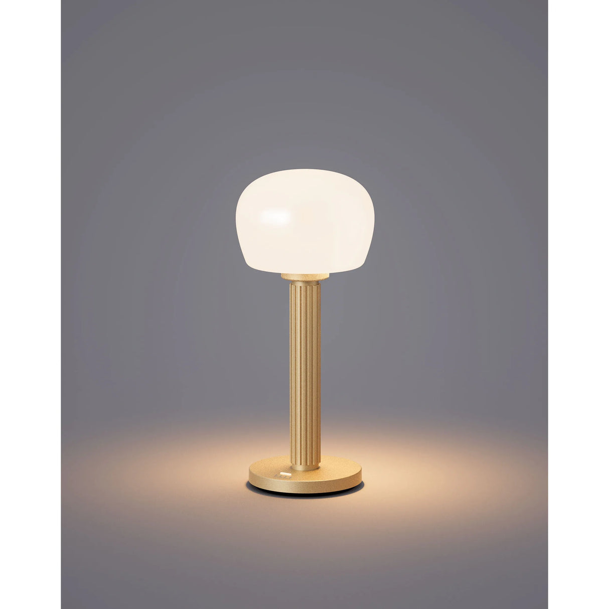 Tischleuchte – Geriffeltes Design, Kabellose Nutzung, Sanfte Beleuchtung - Vendome | ELLE Decoration