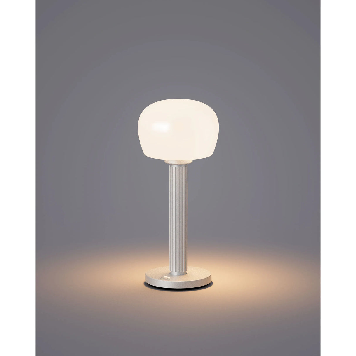Tischleuchte – Geriffeltes Design, Kabellose Nutzung, Sanfte Beleuchtung - Vendome | ELLE Decoration