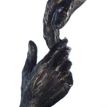 Skulptur – Bronzene Optik, Strukturierte Oberfläche, Symbolische Hände - Two Hands | Gilde