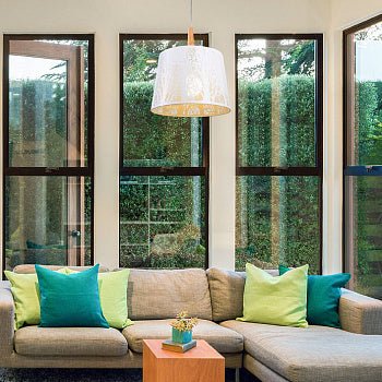 Pendelleuchte Weißer Metallrahmen, Holzdetails, Siebdruckschirm – Lantern | Maytoni - Esszett Luxury | Stilvolles Wohnen mit Charakter