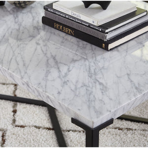 Beistelltisch – Carrara Marmor, Stahlgestell, Mattschwarz - Saxon | Modus Furniture International