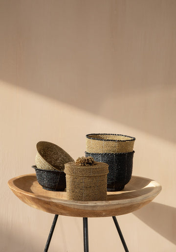 Korb – Perlen Material, Dekorative Form, Schwarze Farbe, M - Beaded | Bazar Bizar Antwerp