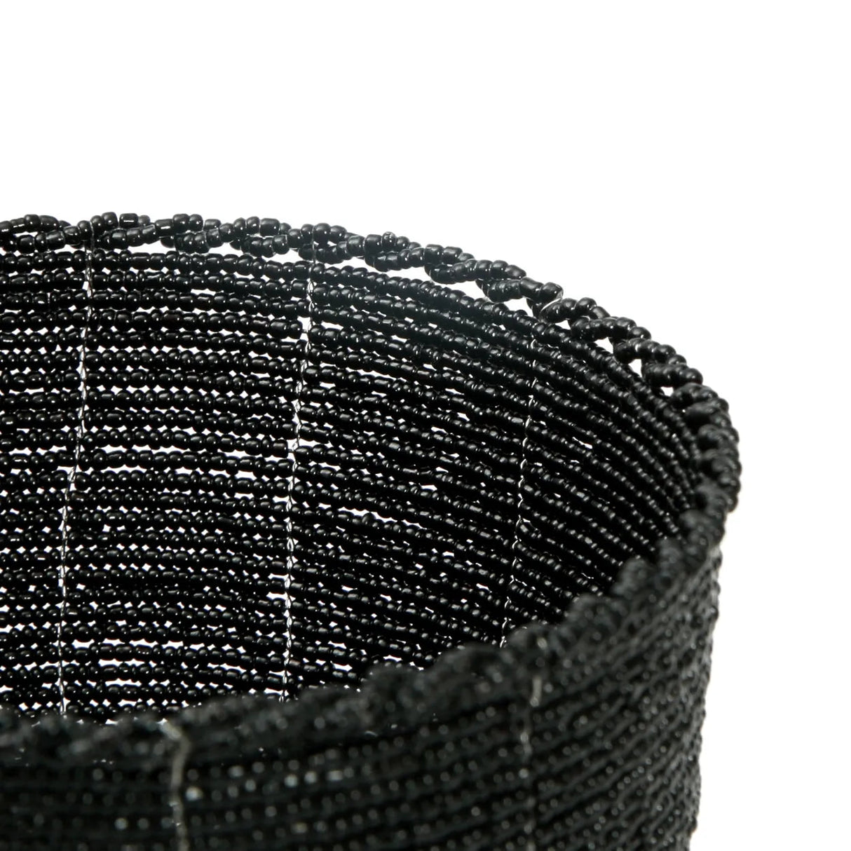 Korb – Perlen Material, Dekorative Form, Schwarze Farbe, M - Beaded | Bazar Bizar Antwerp