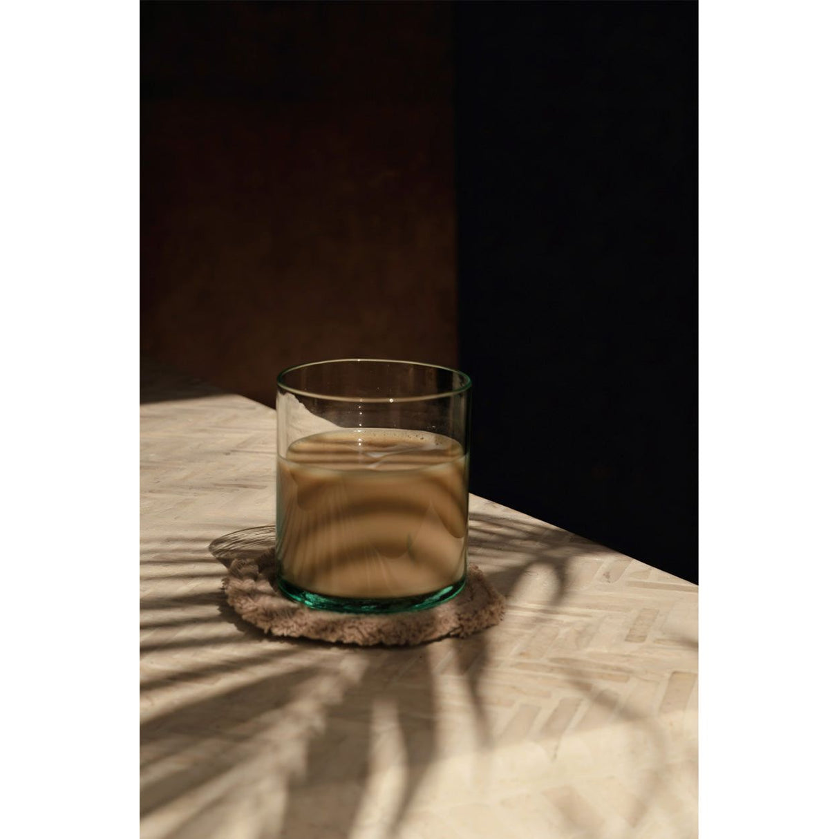Trinkglas – Recyceltes Glas, Fingerrillen Design, Natürliche Farbe – On the Rocks | Bazar Bizar Antwerp