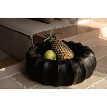 Schale – Mangoholz Material, Gewellte Form, Schwarze Farbe – Kuro Kabocha | Bazar Bizar Antwerp