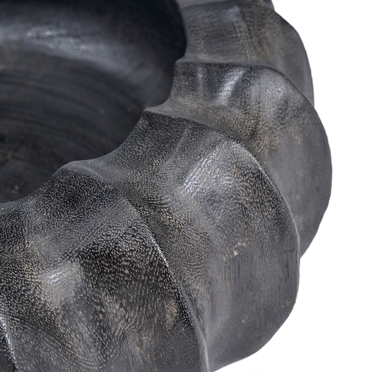 Schale – Mangoholz Material, Gewellte Form, Schwarze Farbe – Kuro Kabocha | Bazar Bizar Antwerp