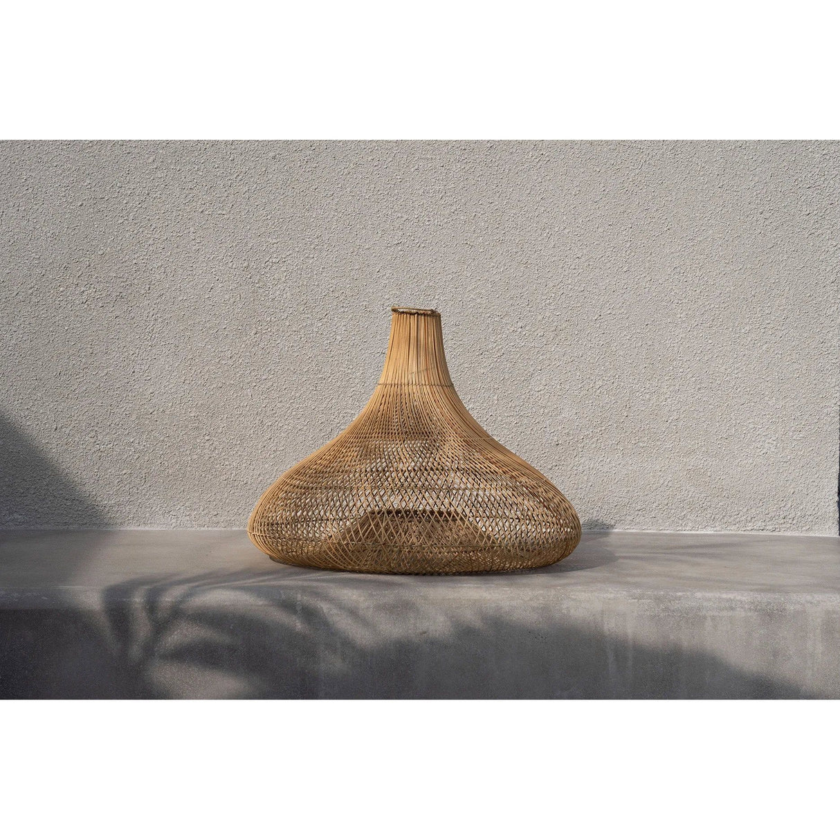 Pendelleuchte – Handgeflochtenes Rattan, Glockenform Design, Warme Lichtwirkung, XL – Shala | Bazar Bizar Antwerp