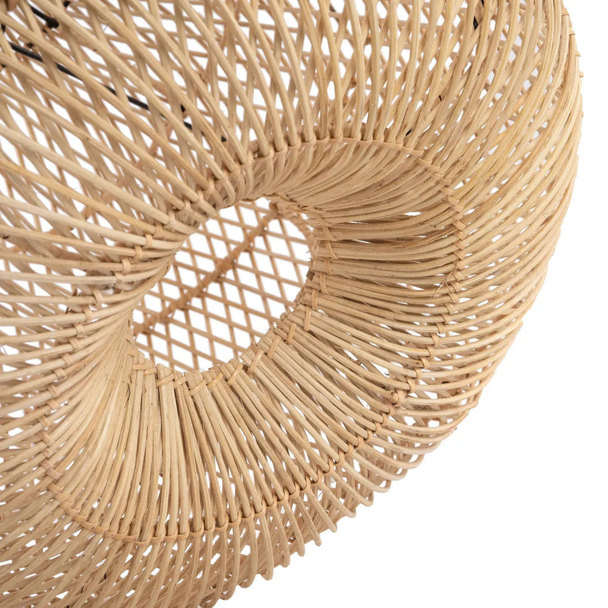 Pendelleuchte – Rattanmaterial, Geflochtenes Design, Offene Struktur, L - Batu Bolong | Bazar Bizar Antwerp