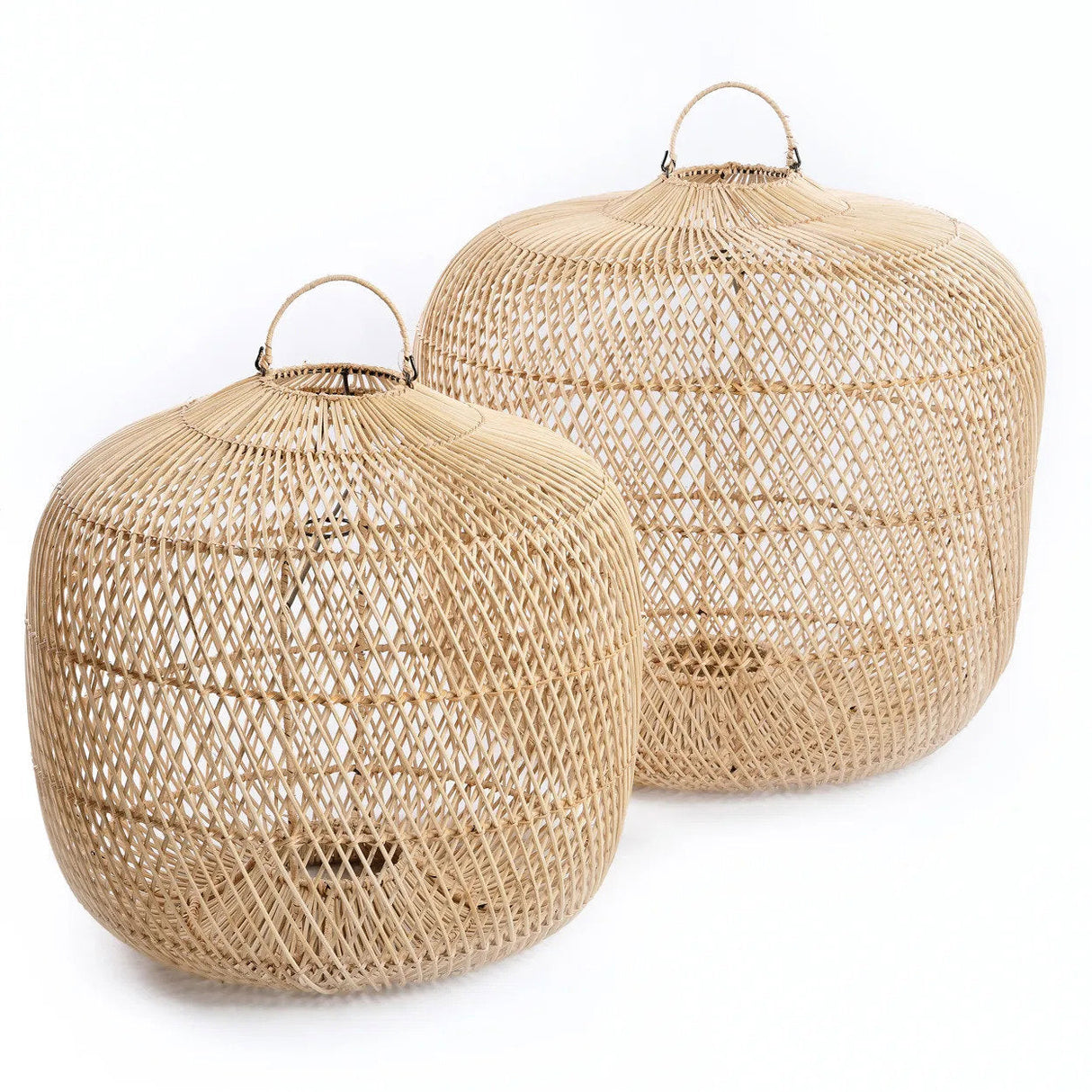 Pendelleuchte – Rattanmaterial, Geflochtenes Design, Offene Struktur, L - Batu Bolong | Bazar Bizar Antwerp